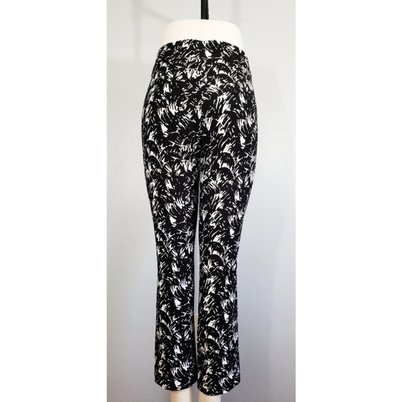 Chicos Travelers Pattern Stretchy Pants - Picture 3 of 3